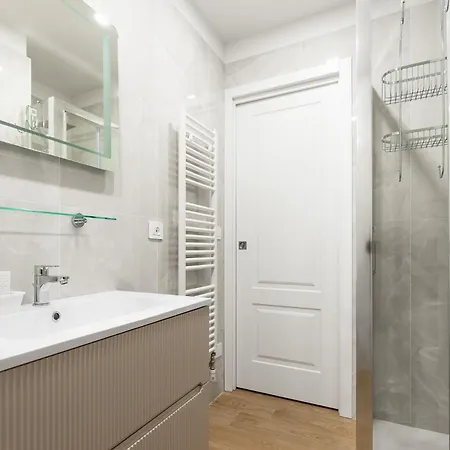 Silver Azzo Gardino N 9 Interno 4-3 ボローニャ